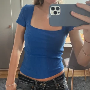 Zara topp - Super söt zara topp, perfekt passform och knappt använd🩵