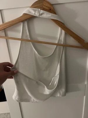 Halterneck - Söt vit halterneck. Har i svart också om det är vid intresse 💓