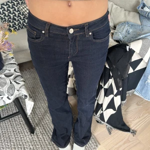 Jeans - Bra skick!! Hon på bilden är 1,65💕