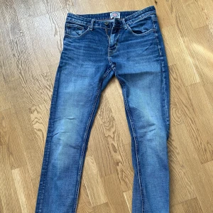 Jeans - Säljer mina Jean från crocker jeans då jag har vuxit ur dem. Storlek W29 L34 slim 
