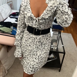 Klänning nakd - Söt klänning från nakd, aldrig använd. Frakt tillkommer 