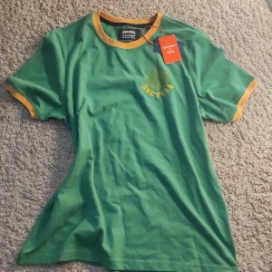 Grön T-shirt  - Grön t- shirt, Aldrig använt. Kostade 200kr
