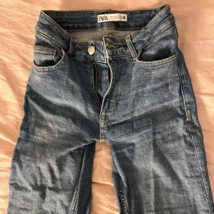 Bootcut jeans  - Lågmidjade bootcutjeans från Zara🤍