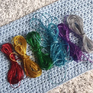 Broderitråd - Broderitråd i bra skick! 6st i olika nyanser🌸 Frakten är inräknad i priset💕