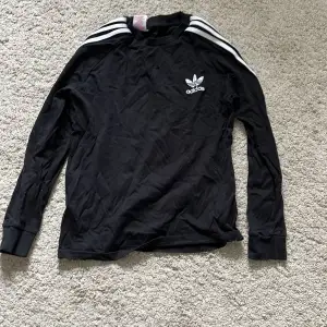 En skön och snygg långärmad från adidas