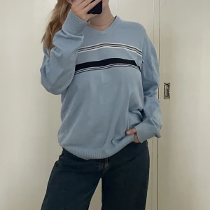 blå tröja  - Blå vintage tröja🫶🏼💙