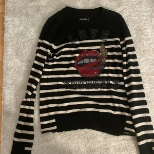 Zadig -  Jättesnygg Zadig tröja annan väldigt få ta gånger nypris ca 3000 väldigt bra skick köparen står för frakt💗