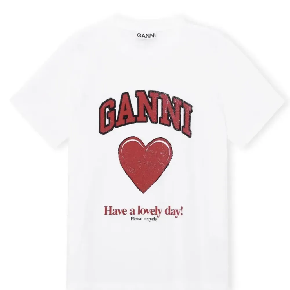 Säljer min Ganni tröja i storlek M🤩❤️. Tröjan är i bra skick och köptes för närmare 800kr. Kom privat för fler bilder. Pris kan diskuteras!🌟. T-shirts.