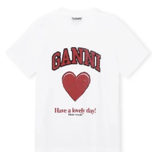 Ganni t-shirt - Säljer min Ganni tröja i storlek M🤩❤️. Tröjan är i bra skick och köptes för närmare 800kr. Kom privat för fler bilder. Pris kan diskuteras!🌟