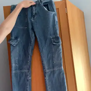 Cargo jeans storlek xs men passar S också