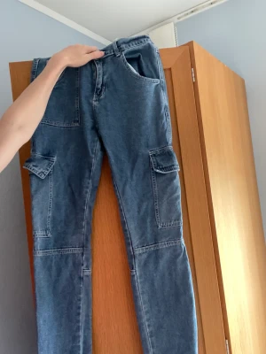 Cargo jeans - Cargo jeans storlek xs men passar S också