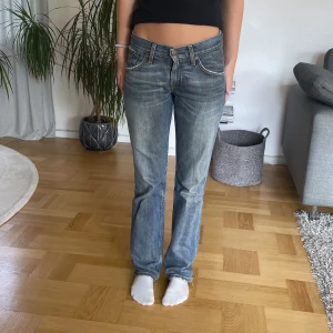 Lågmidjade bootcut jeans - Intressekoll på dessa low Waist jeans från levis i modellen 515, 28 i midjestorlek men skulle säga att det även passar mindre 