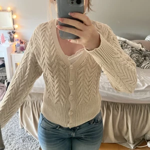 Benvit kofta - Storleken är xxs men passar även xs/s  