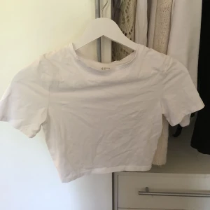 Vit topp - En vit topp helt ny