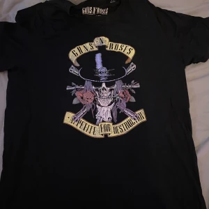 Band tröja - Jätteskön och baggy band tröja som jag köpte från Zalando. Har haft den i några år men är i fortfarande jättebra skick