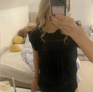 Blus - Meet Me There - Säljer denna fina blus då den va för stor, original pris 365 mitt pris 70  +frakt (inte mina bilder)