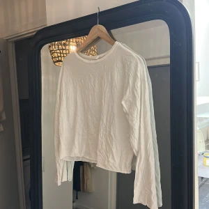 Topp - Vit långärmad topp