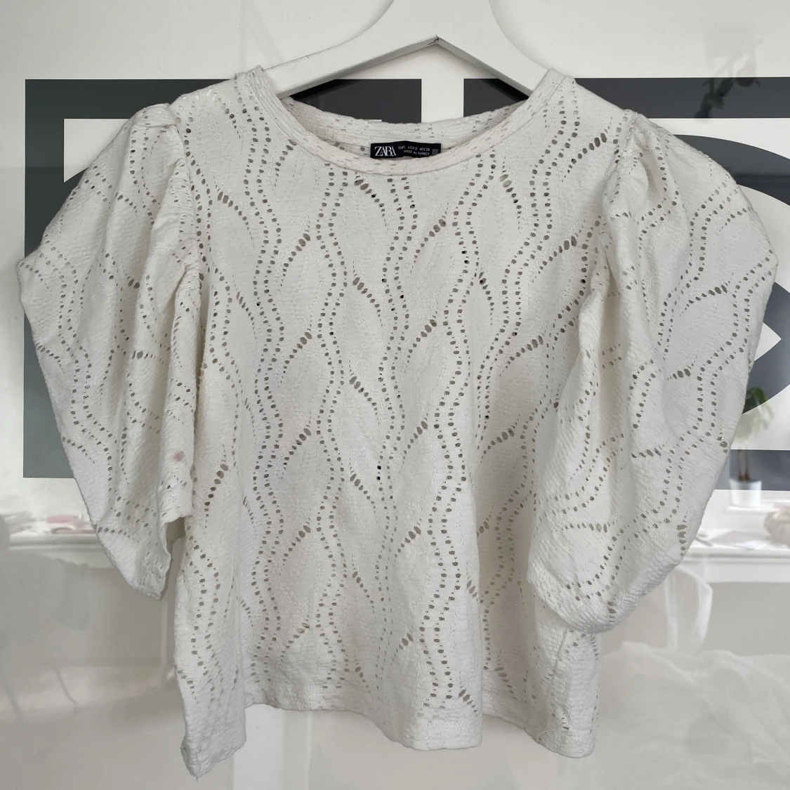 Topp med hålbroderier - 91