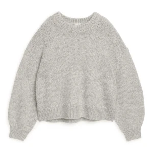 Mohairtröja - Tröja i mohairblandning från Arket. Sparsamt använd och saknar defekter. Köpt för 990 kr.