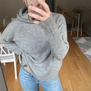 mysig tröja med krage - världens gosigaste tröja från lager 157. älskar passformen och tröjan över lag. hade helst velat behålla den men tycker inte jag passar i denna gråa färgen…💗