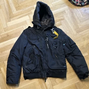 Parajumpers Jacka - Masterpiece Series, jätte bra skick. Nypris ca 10k