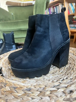 Platåskor från River Island  - Använt skick 