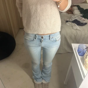 Diesel jeans - Säljer dessa sjukt snygga diesel jeans. Långa på mig som är 170. Står storlek 25 men ja brukar ha 27/28 så dem passar då dem är stretchiga 