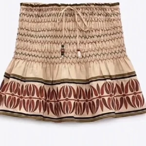 Zara kjol i nyskick  - Aldrig använd(lappen kvar)