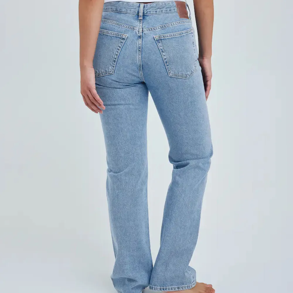 Säljer mina bikbok jeans som aldrig kommer till användning, inga skador och är som nya, skriv privat om ni önskar bilder med de på💓 Pris går att diskutera!🙌🏼. Jeans & Byxor.