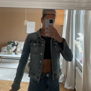 Jeansjacka - Jeansjacka från Zara. Knappt använd. Storlek XS.💙