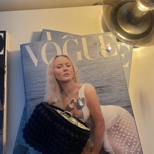 Liten necessär - Liten necessär som passar till allt. Perfekt att ha smycken i, smink eller andra små grejer som man vill ha med sig i väskan. Handgjord och helt ny