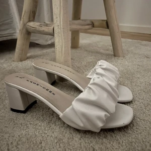 Klackar - Dessa klackar är så sköna och är i str 40🥰men dom kommer inte till användning :/ kom med prisförslag 