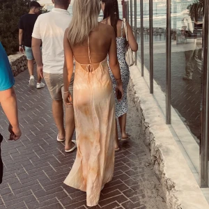 Sommarklänning - Jätte jätte fin klänning som jag bara använt en gång 🥰 