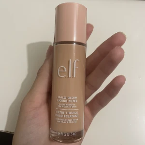 Elf halo glow - Helt ny oöppnad! Säljer för att jag köpte 2 färger och den andra passade bäst. Denna är i färgen 3 light/medium!