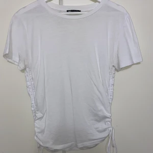 T-shirt - T-shirt från zara 