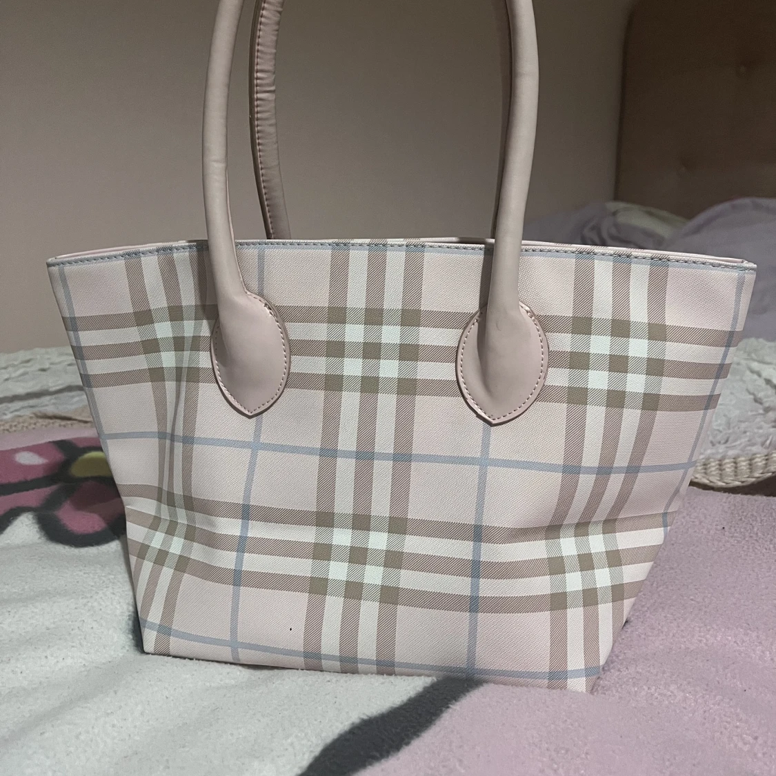 Rosa Burberry väska  - 90