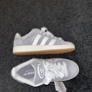 Adidas campus 00 Grey Gum - Helt oanvända, resell går för 2000+ Box och extra snören följer med 