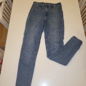 Jeans - Något väl använda men inga defekter🦋 Vill bara få bort därmed priset 