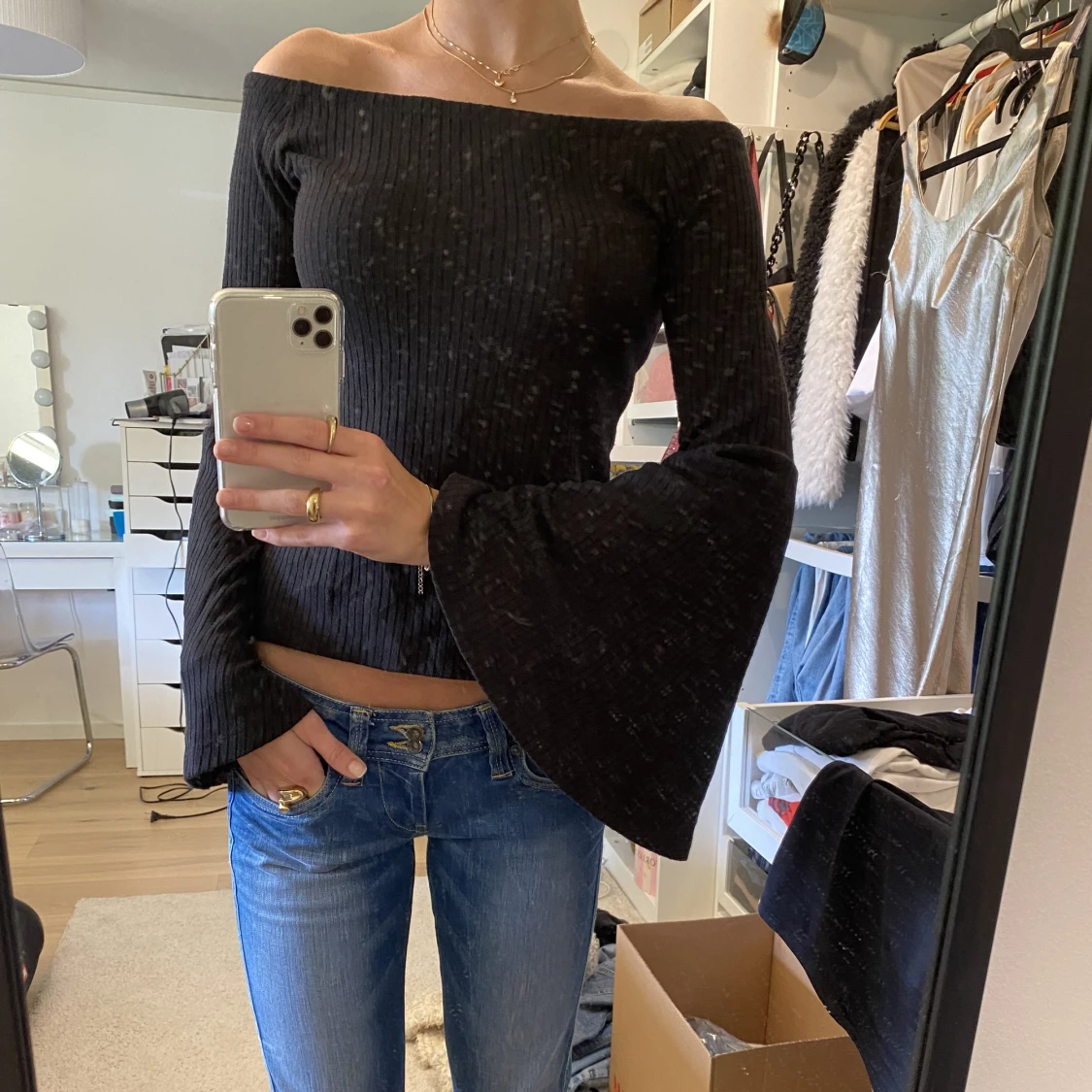 Svart off shoulder tröja
