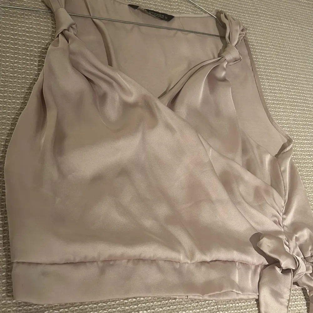 Så fin och helt oandvänd zara topp🥰ljusrosa/beige. Toppar.