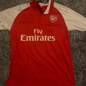 Fotbollströja  - Kolasinac fotbollströja i storlek S