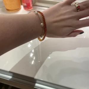 Gulligt Ioaku armband  - Super gulligt rosa kristall armband från Ioaku. Helt oanvänt endast vid tagning av bilder. 