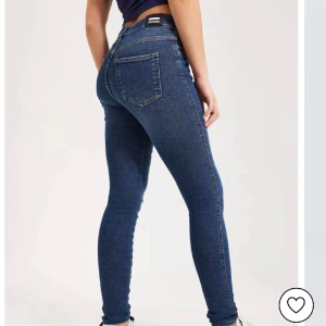 Nelly Jeans - Skinny jeans, aldrig använda då jag råkade beställa fel storlek😅stl S men är väldigt liten i storleken så passar XS/XXS🫶🏻