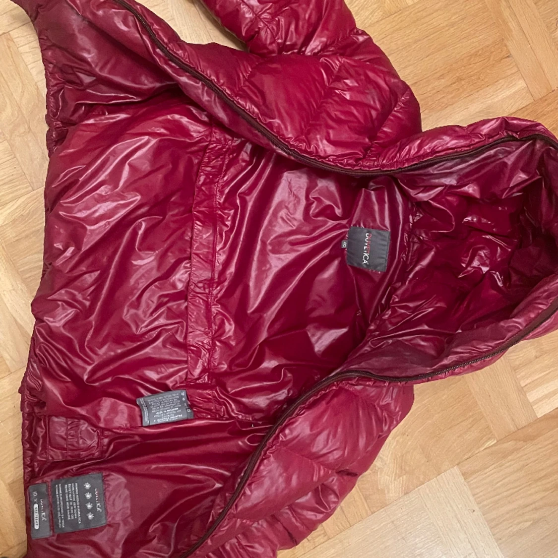 Vinröd dunjacka - 91