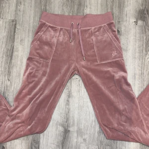 Juicy byxor - Säljer då de inte kommer till användning, hittar inga märken på de. 