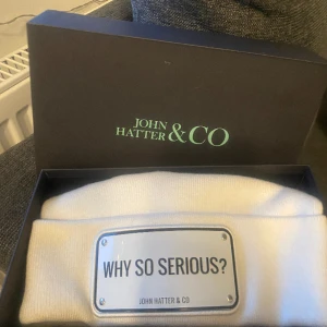 JOHN HATTER & CO, mössa - Hej säljer Denna sjukt snygga John hatter & co mössan i strålande skick inga defekter eller liknande nypris 1000kr