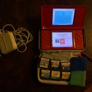 Nintendo ds - Nintendo ds funkar perfekt. Använder den inte längre men den fungerar utan problem. 7 spel ingår och ladare