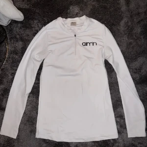 Aimn tränings tröja S - Tröjan är helt ny och fräsch. Storlek S på den men kan passa XS också. 
