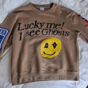 Kanye west Lucky me i see ghost - Detta är en tvär fet Kanye west tröja som ny. Strlk M Skriv privat om vidare frågor Priset kan diskuteras. För mer frågor skriv