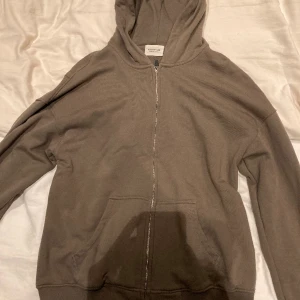 Essentials Zip-up - En riktigt fet Essentials hoodie! Priset kan sänkas vid snabb affär, bag medföljer!